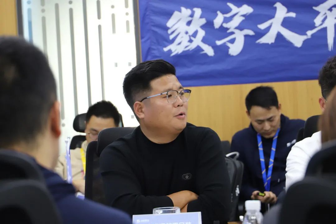 張總積極爲(wei)大(da)傢(jia)解答(dá)疑惑.jpg 張總積極爲(wei)大(da)傢(jia)解答(dá)疑惑.jpg
