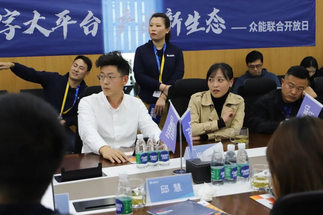崔總進(jin)行行業分(fēn)享.jpg 崔總進(jin)行行業分(fēn)享.jpg